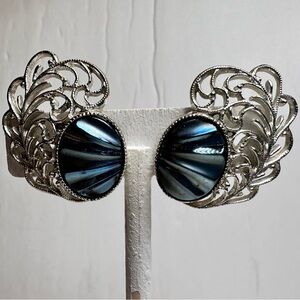 Vintage Sarah Coventry “royal plumage” silver tone blue clip on earrings